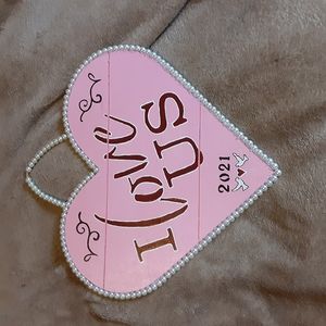 Heart shaped plaque